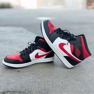 NIKE Air Jordan 1 Mid Bred Toe